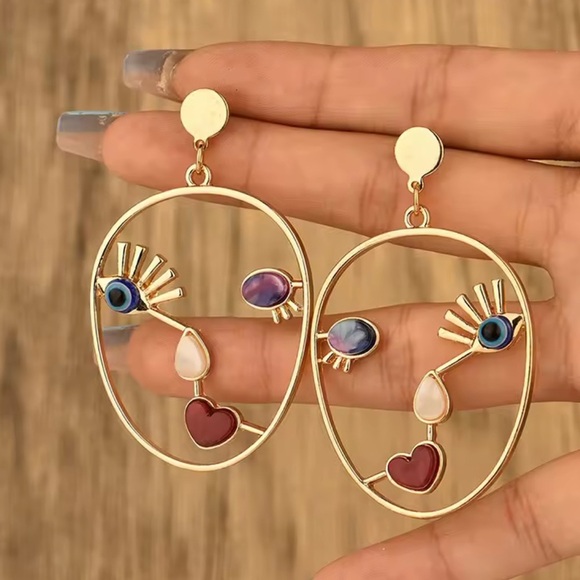 Unique face multi color diamonds gold color earring - Picture 5 of 6